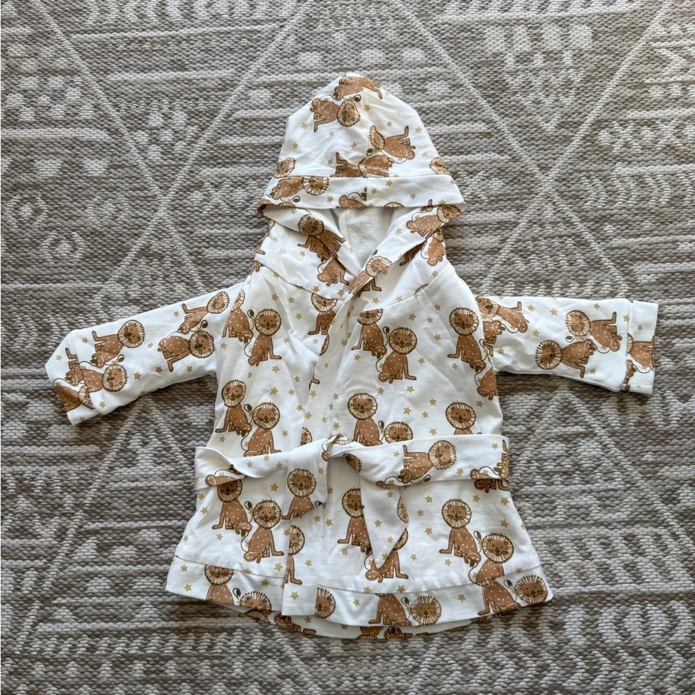 Kate Quinn Hooded Baby Robe - Lion Print - Picture 1 of 3
